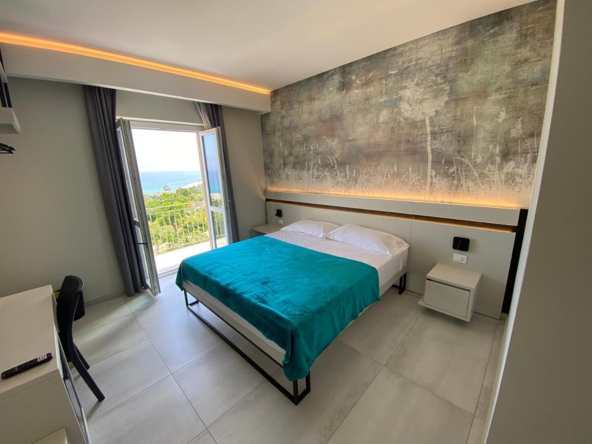 Gabriel Holidays Tropea Exteriör bild
